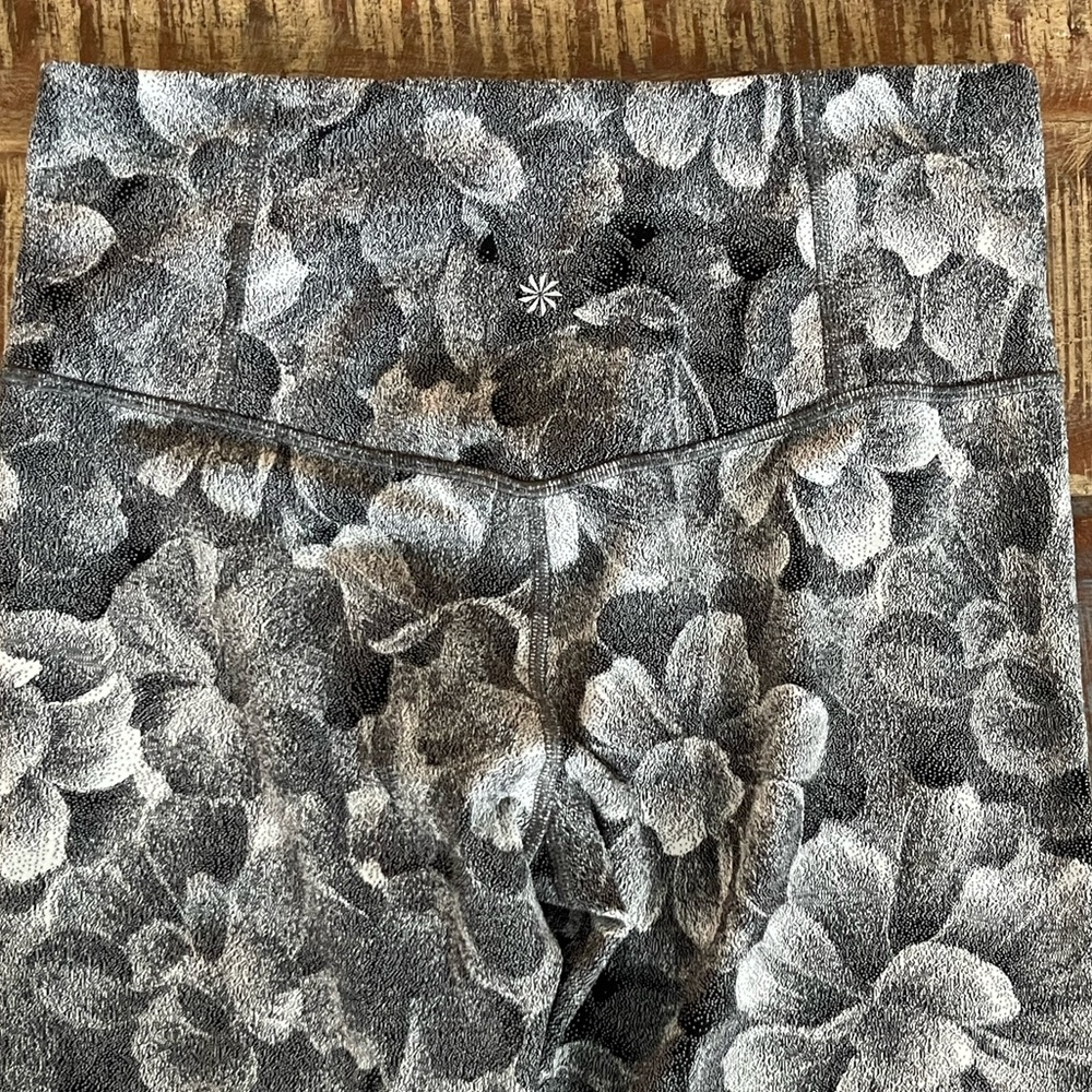 ATHLETA Elation Textured Tight, Bland and White Flora - Picture 4 of 7